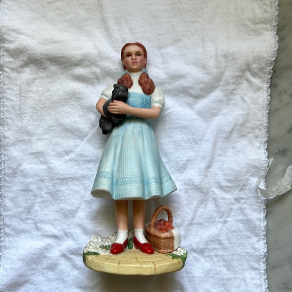Avon Judy Garland as Dorothy from The Wizard of Oz, circa 1985, 5.5 inches - Picture 1 of 4